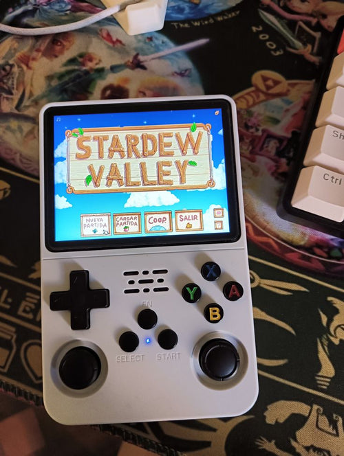 🎮 Revive más de 10.000 juegos clásicos — tu infancia en versión portátil.